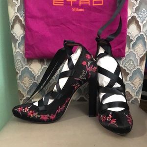 ETRO Milano Italian leather ballerina tie heels.